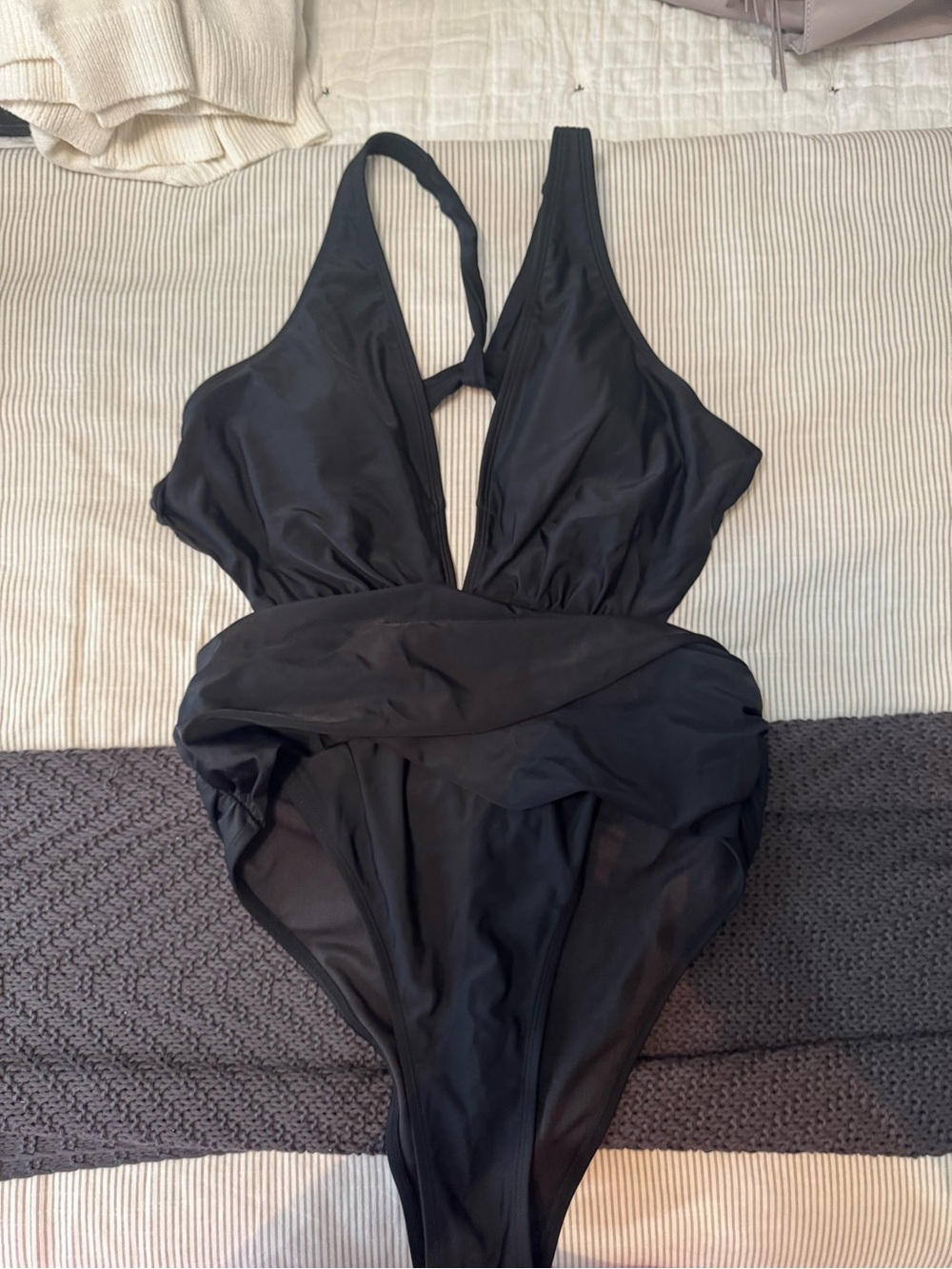 JOJO Cupshe Black Plunge One-Piece Swimsuit - Picture 5 of 8